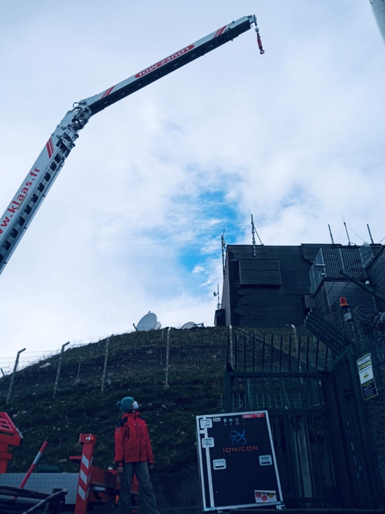 La grue pour déplacer l'instrument